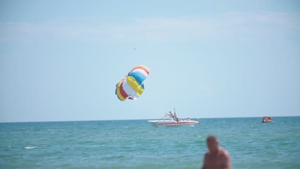 Parachute attached to the boat — Stock Video