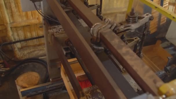 Поставка деревянных ящиков в производство — стоковое видео