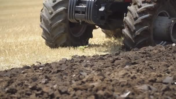 Charrue montée sur tracteur — Video