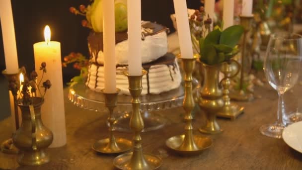 Flowers and burning candles — Stock Video