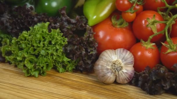 Knoflook, tomaten, pepers en kool — Stockvideo