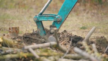 kova kazıcı yakın planda çalışıyor