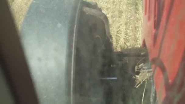 Вид из кабины трактора — стоковое видео
