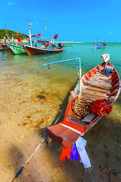Barcos coloridos mar Tailândia — Fotografia de Stock