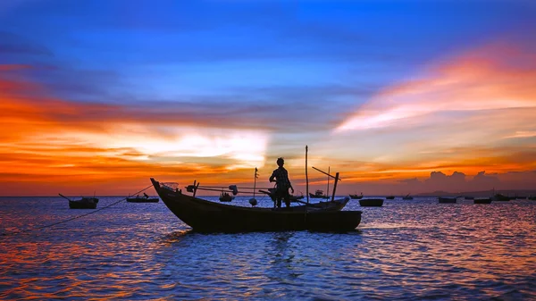 Sea sunset with boat silhouette, man — Stock Photo, Image