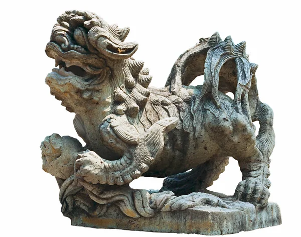 Sculpture religieuse dragon chien sur fond blanc — Photo