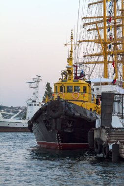 Deniz rıhtım ve deniz gemi, römorkör.