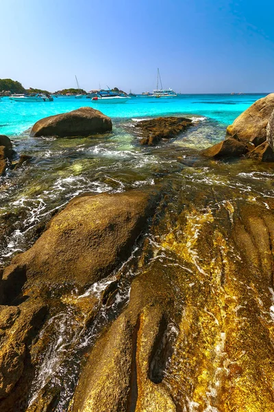The seascape. The rocks of the coast close-up — Stock Photo, Image