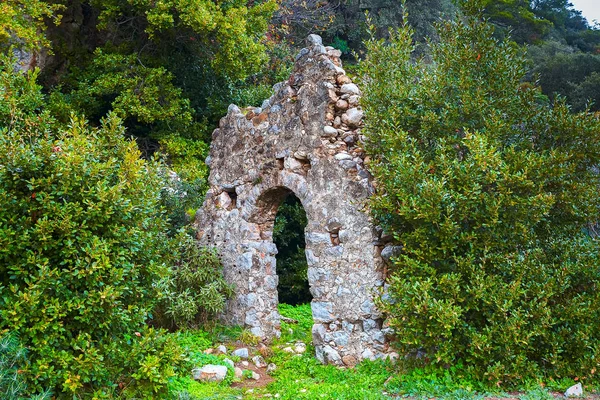 Muralla de la antigua ciudad de Olympos. Ruinas. Turquía . — Foto de Stock