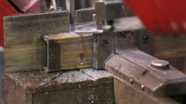 Endüstriyel metal gördüm