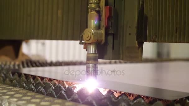 Laser of Plasma snijden van metalen plaat — Stockvideo