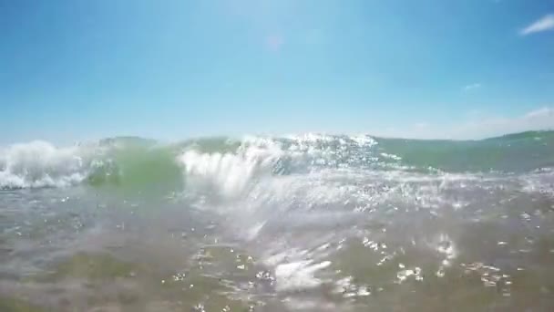 Mar, Ondas, Uma Praia — Vídeo de Stock