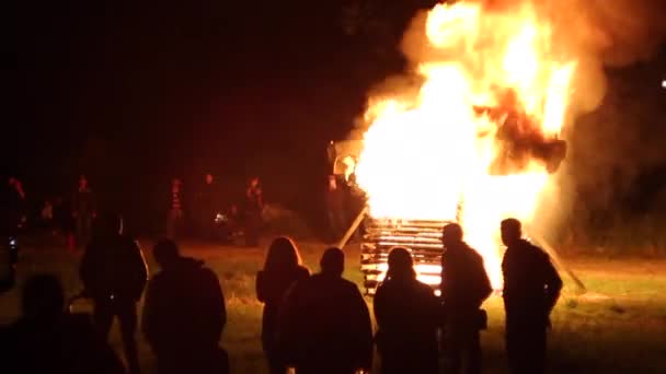 Die Unruhen in der Stadt, das Feuer — Stockvideo