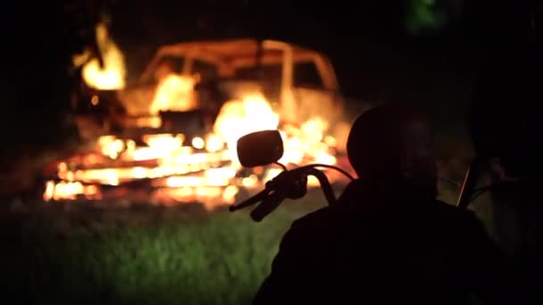 Die Unruhen in der Stadt, das Feuer — Stockvideo