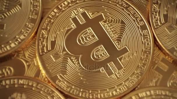 Bitcoin aranyérme, virtuális valuta forgatása — Stock videók