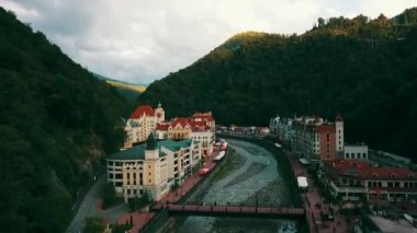 Kayak Merkezi Dünya sınıf Rosa Khutor 2014 Olimpiyat Oyunları için inşa görüntüleyin