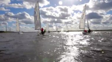 Yelken yelkenli tekne ile navigasyon açın