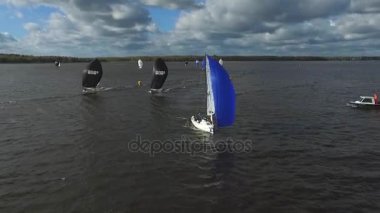 Havadan görünümü yelkenli tekne yelkenli Yatçılık sandal yarış