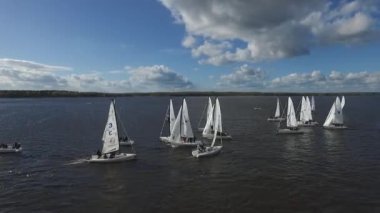 Havadan görünümü yelkenli tekne yelkenli Yatçılık sandal yarış