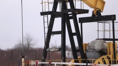 Kışın petrol üretimi. Değil çalışma yağ pompaları