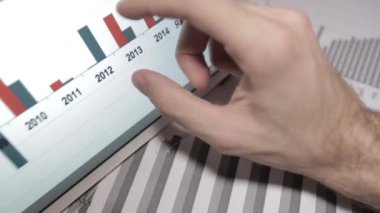 Dokunmatik ekran bilgisayar üzerinde grafik diyagramı