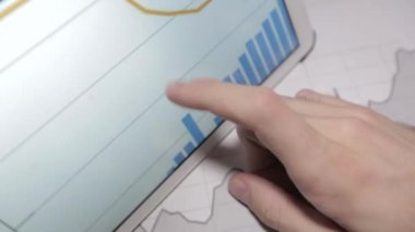 Tablet Pc, dokunmatik yüzey ile çalışma iş adamı