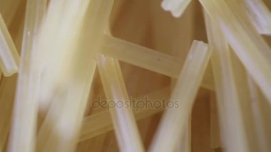 Gıda spagetti. Makro çekim. Pişmemiş makarna