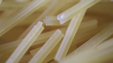Gıda spagetti. Makro çekim. Pişmemiş makarna