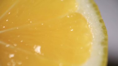 Kesilmiş limon makro. Limon dilimleri