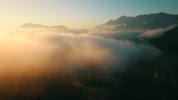 Nuvens Montanha Paisagem. Pôr do sol, Krasnaya Polyana, Sochi — Vídeo de Stock