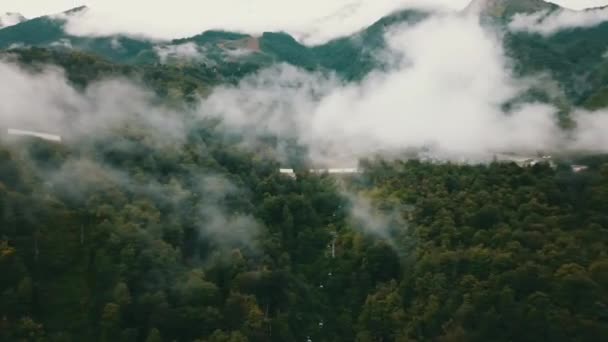 Paesaggio montano appannato. La natura. Nuvole di nebbia — Video Stock