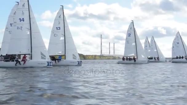 Veleiro Regata barco Yachting Corrida Dinghy — Vídeo de Stock