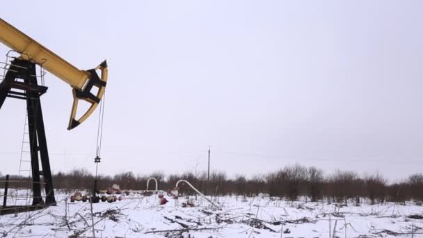 De olieproductie In de Winter. Oliepompen werken niet — Stockvideo