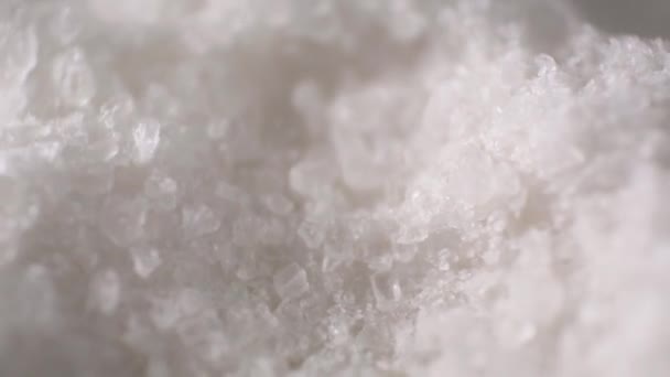 Cristales de grano de sal. Primer plano de sal marina — Vídeos de Stock