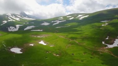 Havadan görünümü dağlar. Dağ Oshten. Rusya.