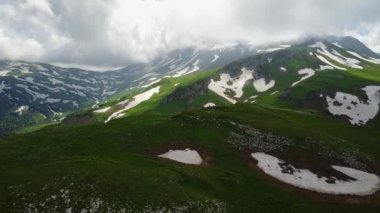 Havadan görünümü dağlar. Dağ Oshten. Rusya.