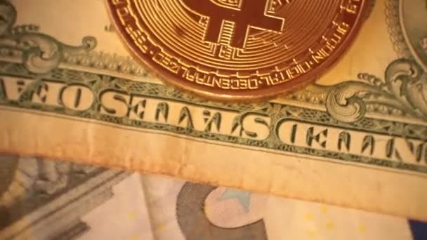 Moneda de Cripto Bitcoin giro de moneda. Dólar USA, Euro — Vídeo de stock