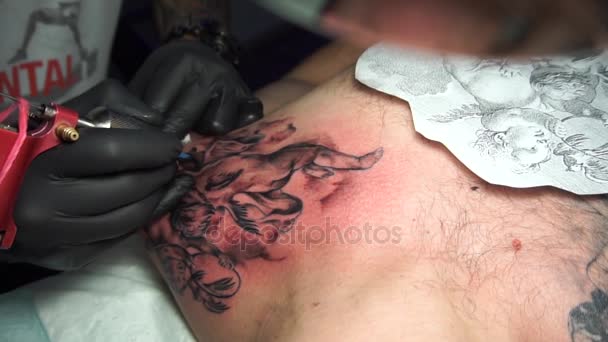 Tatoeëerder Maken Tattoo Studio — Stockvideo