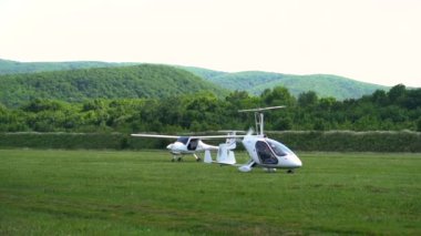 küçük uçak ve helikopter havaalanında. Rusya, Krasnodar bölgesi, şehir Abinsk. Festivalin 12 Mayıs 2018 Havacılık 