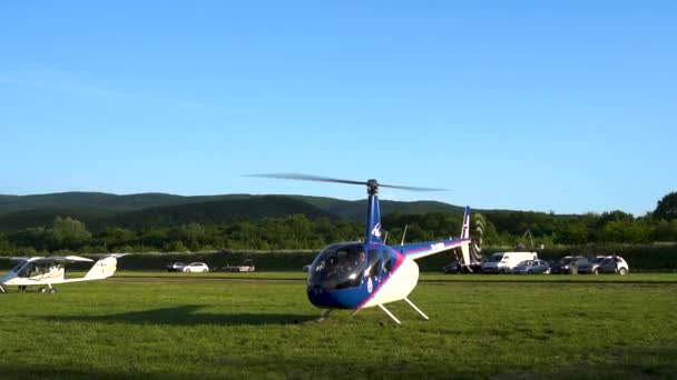 Flygning Och Landning Helikoptern Ryssland Krasnodar Region Stad Abinsk Festivalen — Stockvideo