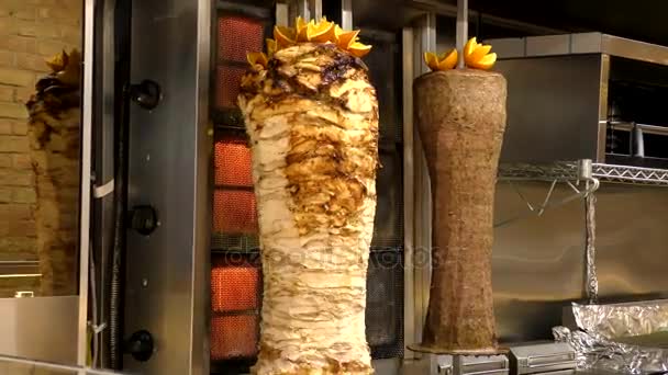 Londres. Comida rápida. Doner kebab, cozinha turca . — Vídeo de Stock