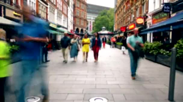 Londyn. Upływ czasu. Ludzie chodzą na ulicy. — Wideo stockowe