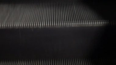 Londra. Yürüyen merdiven yeraltı metro. 