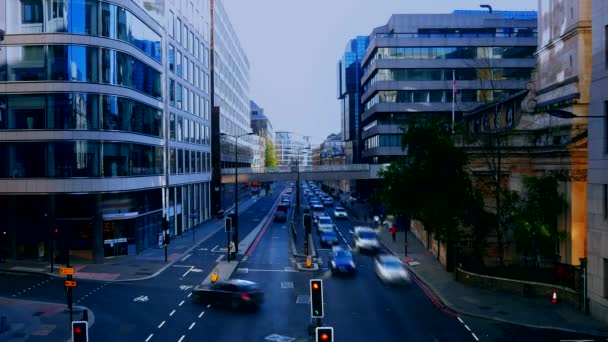 Time-lapse. Centraal Londen. Verkeer op de hoofdweg. — Stockvideo