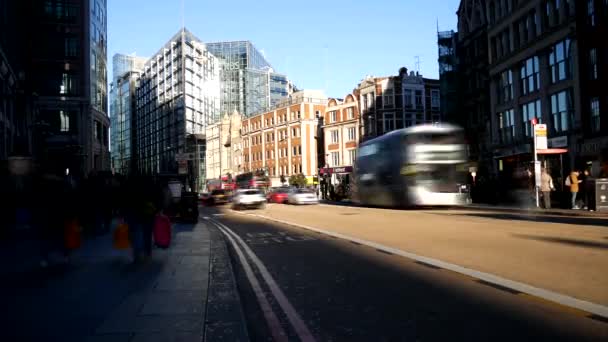 Tid förflutit. Trafik på huvudvägen i London. — Stockvideo