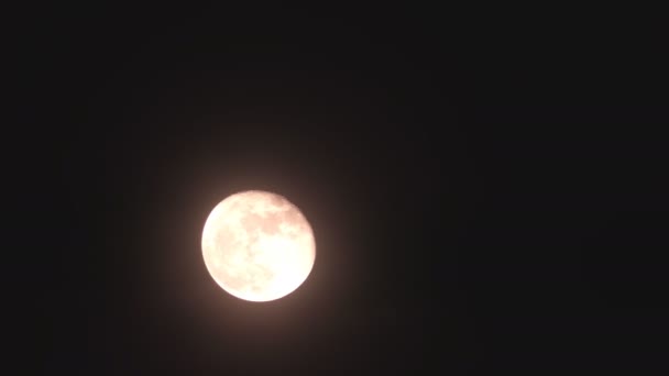 Temps écoulé. Bonne nuit Londres. Belle lune rouge dans le ciel . — Video