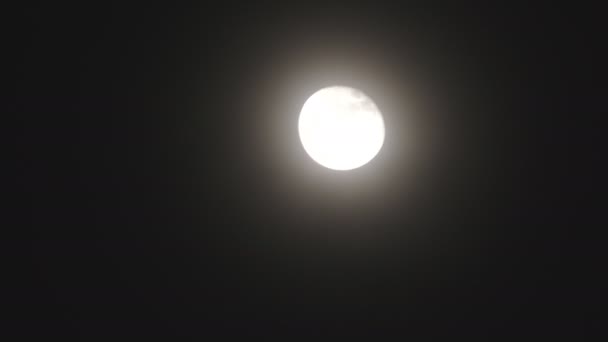 Temps écoulé. Bonne nuit Londres. Belle lune blanche dans le ciel . 