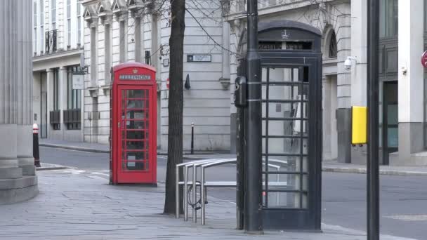 黒と赤の電話ボックス. — ストック動画