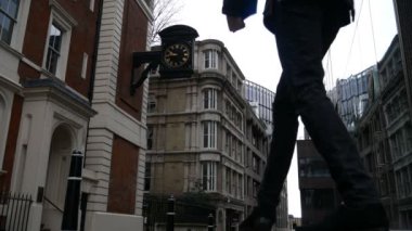 Eski ve yeni binaları ile küçük bir sokak.