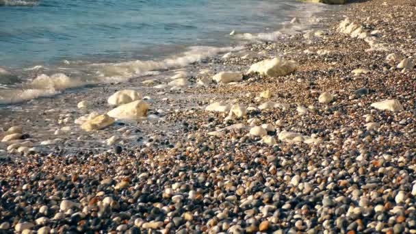 Sea waves at the beach pebbles. — Stock Video